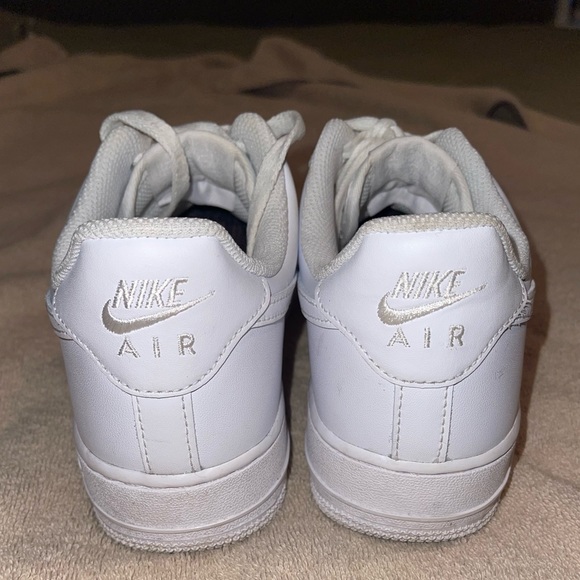 Women’s white Nike Air Force 1 sneaker size 8.5 - Picture 4 of 4